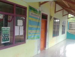 Warga masyarakat desa Campaka sari kec Bojong Gambir kab tasikmalaya tiga tahun menanti datang nya KWH ber subsidi dari pemerintah desa .