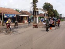 Mengantipasi terjadinya Laka Lantas Jalan berlubang,Kapolsek Binong AKP ASEP MUSA DINATA S.I.P.MM Gercep Lakukan Penambalan Jalan Provinsi Subang- Pamanukan 