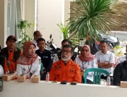 Rapat koordinasi antar lembaga, terkait penangan tanah longsor di RW 05 Perumahan Awani Desa Cimareme
