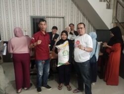 Pembagian beras bulog 20 KG diberikan kepada 987 KPM di Desa Margajaya