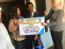 Sebanyak 20 KPM Mendapat Bantuan Langsung Tunai di Desa Mekarsari di hadiri oleh camat Ngamprah